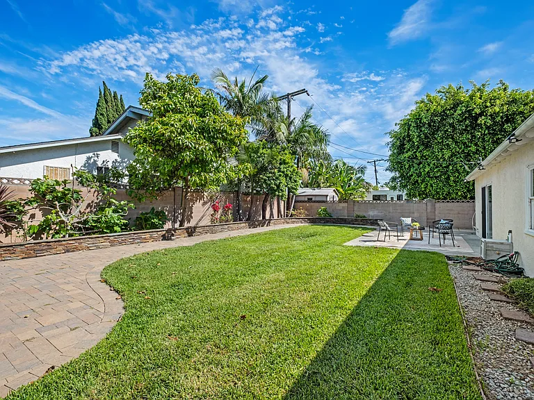 16002 Warren Ln — Photo 57