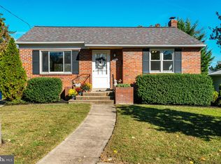 1313 Hillside Ter, Alexandria, VA 22302