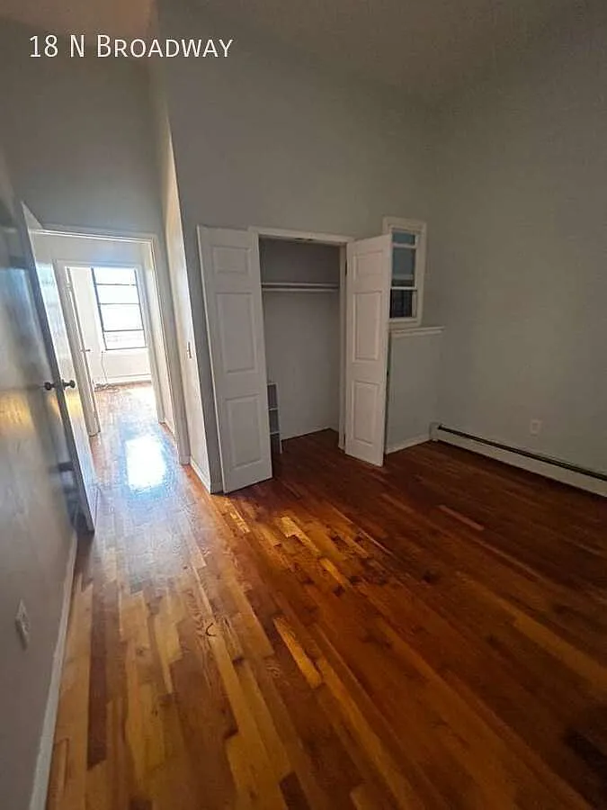 3 bed, $3,200 — Photo 2
