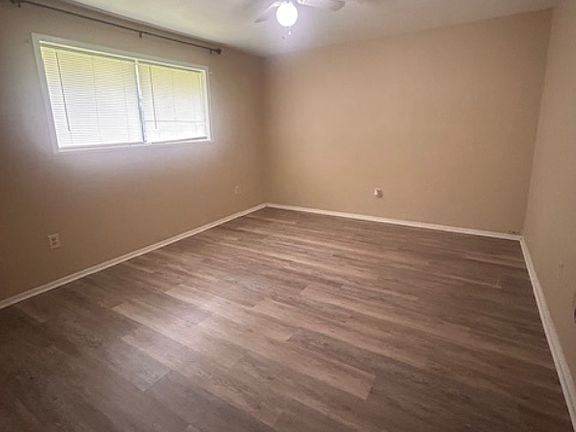 5th image of 1208 Walnut Bend Dr