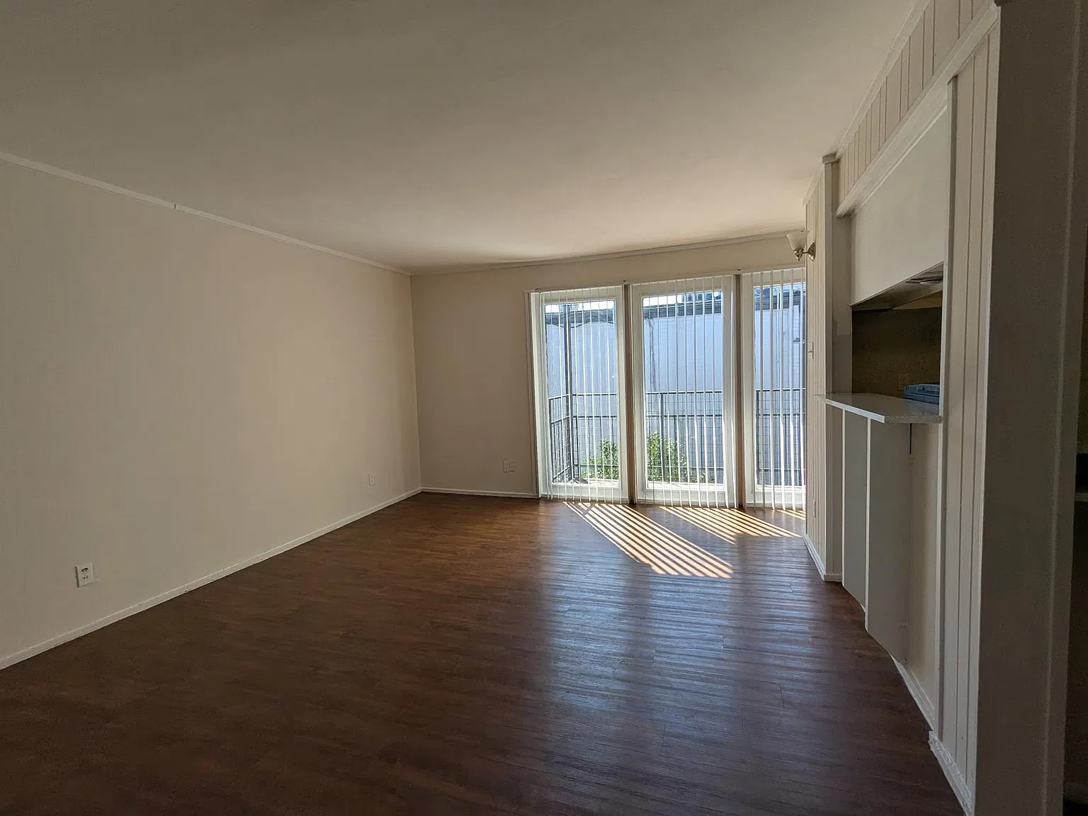 1 bed, 1.0 bath, 700 sqft, $1,095 — Photo 2
