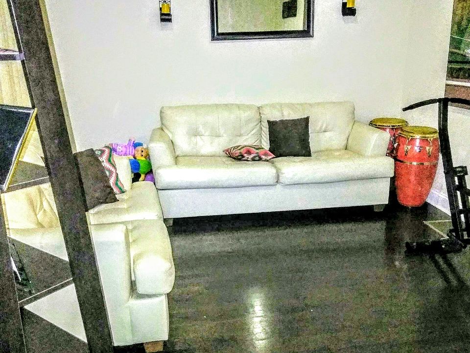 2nd image of 2229 W Warren Blvd #2