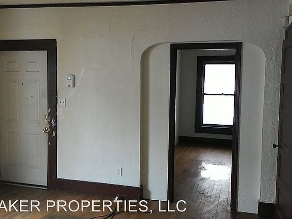 4th image of 933 W Fairview Ave