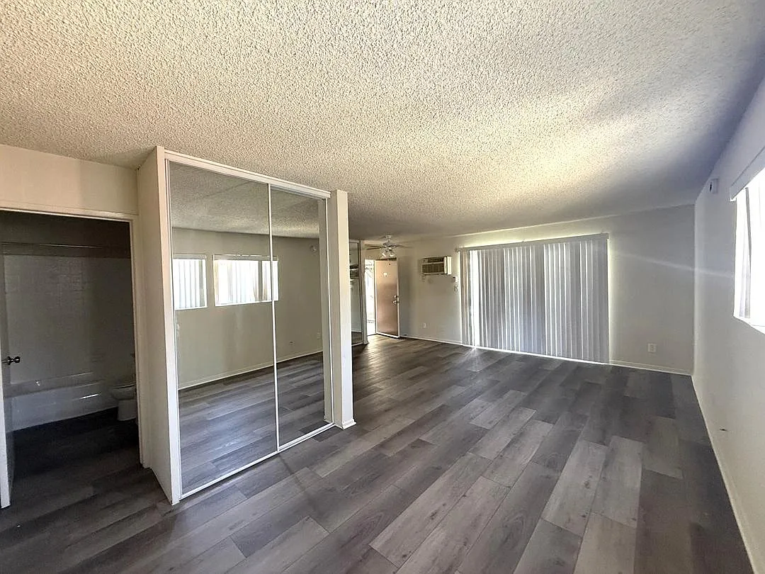 Studio, 1.0 bath, $1,525 — Photo 4