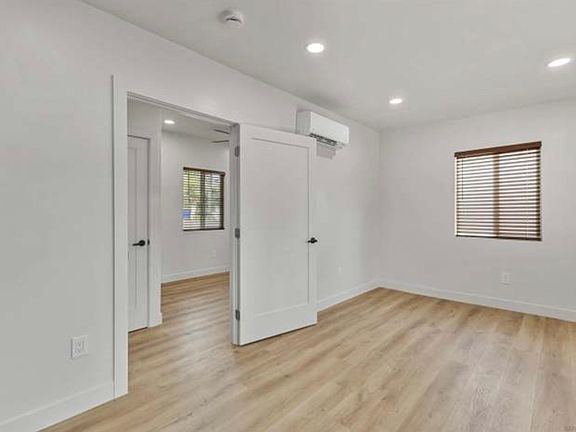 4th image of 3193 Juniper St #3193