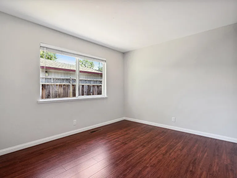 866 Woodland Ct — Photo 36