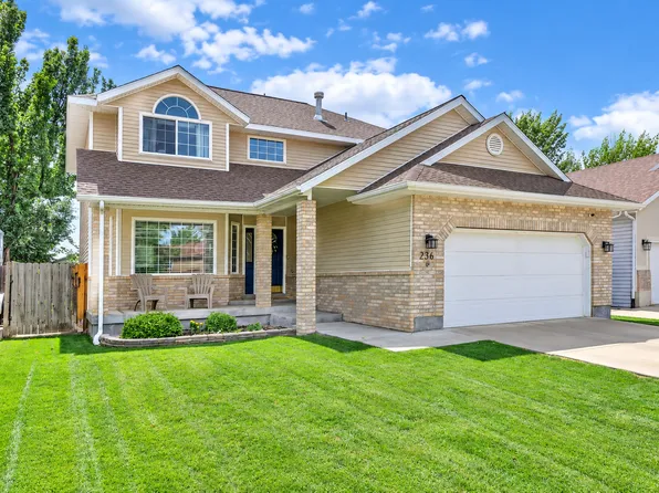 236 E Ashbrook Cir, Midvale, UT 84047