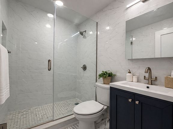 5th image of 449 W 44th St APT 2I