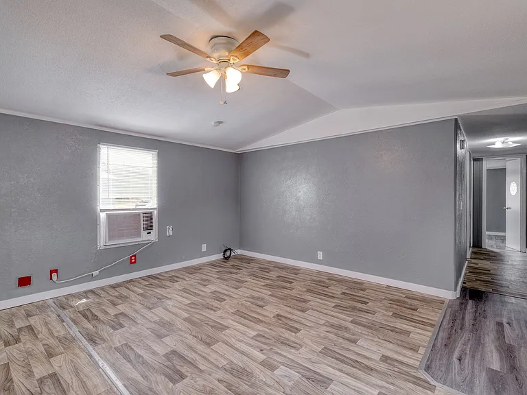 1129 Merners Trl — Photo 2