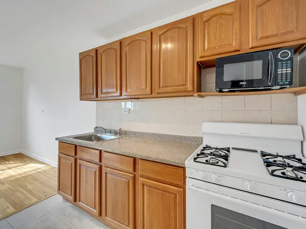 5730 Mosholu Avenue image 7 of 15