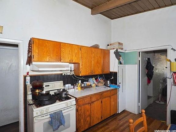 3rd image of 980 N Oakley St