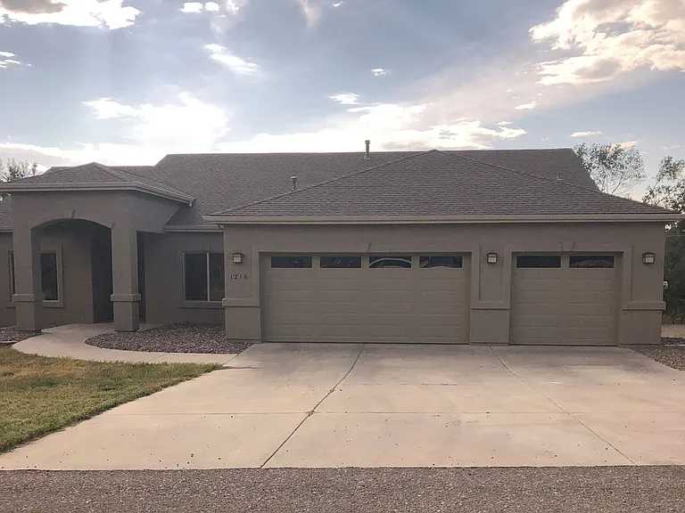 1216 Mosher Ln — Photo 1