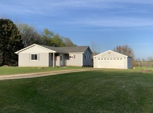 9245 N Bass Rd, Leaf River, IL 61047
