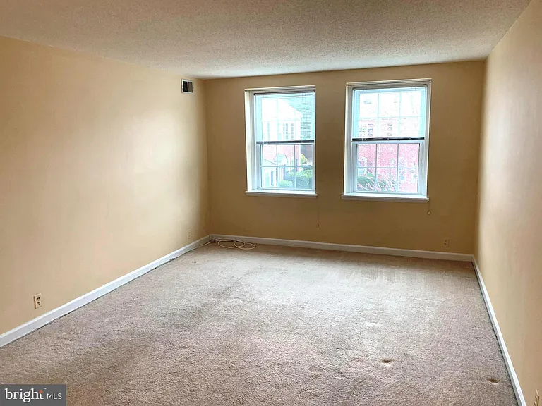 3007 S Buchanan St #B2 — Photo 4