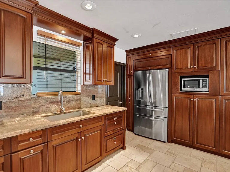 3100 NE 56th Ct — Photo 7