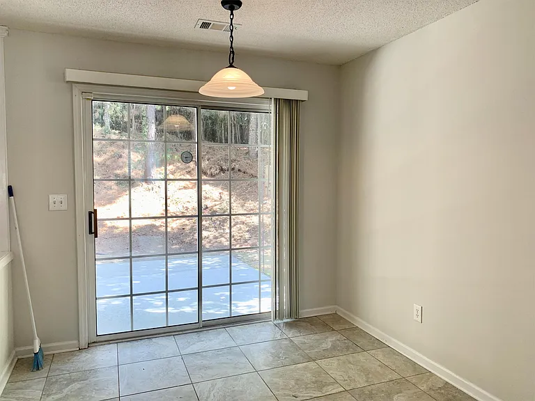 485 Chippenham Ct — Photo 9