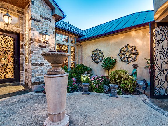 3rd image of 3734 Las Casitas