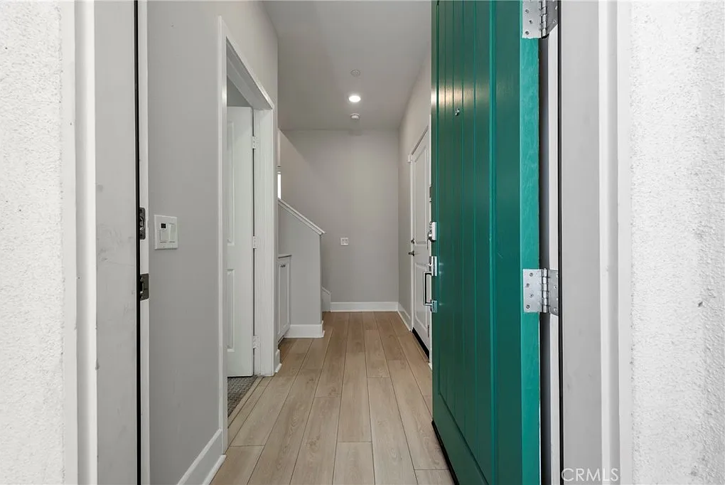 3 bed, 3.5 bath, 1652 sqft, $4,300 — Photo 1