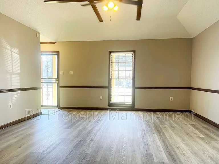6600 Stockport Dr — Photo 6