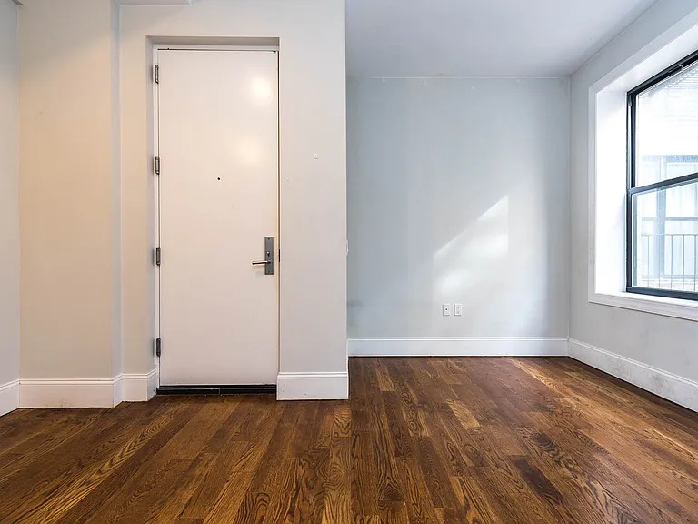 1635 Putnam Ave #2G — Photo 3