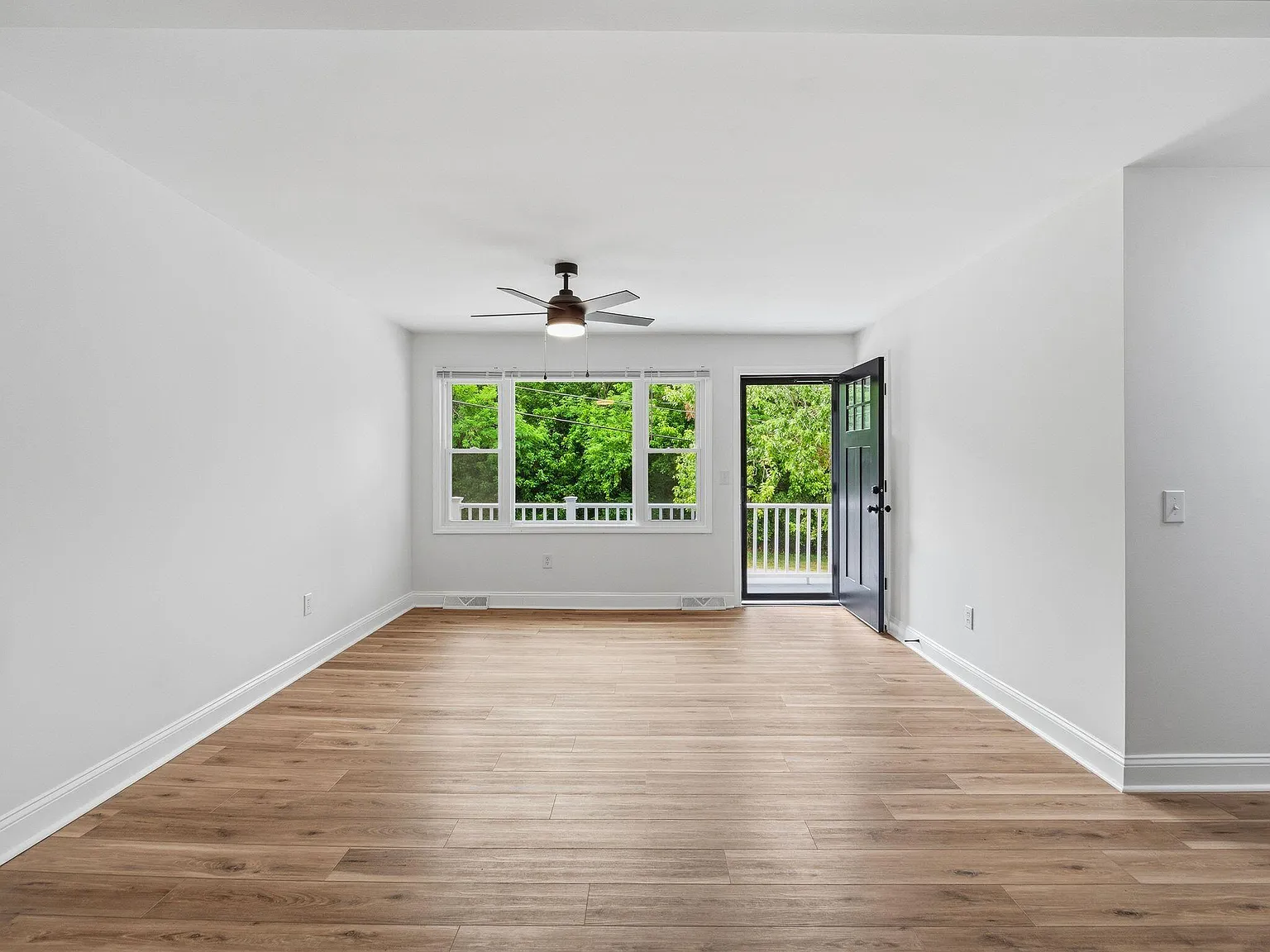 3 bed, 1.5 bath, 1134 sqft, $1,895 — Photo 4