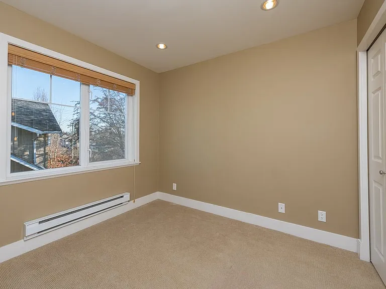 4398 Knight St — Photo 12