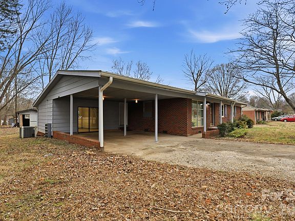 3rd image of 103 Roseman Ln
