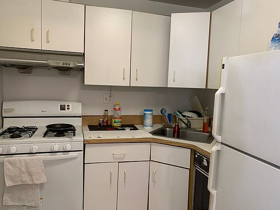 3rd image of 14423 Barclay Ave APT L1