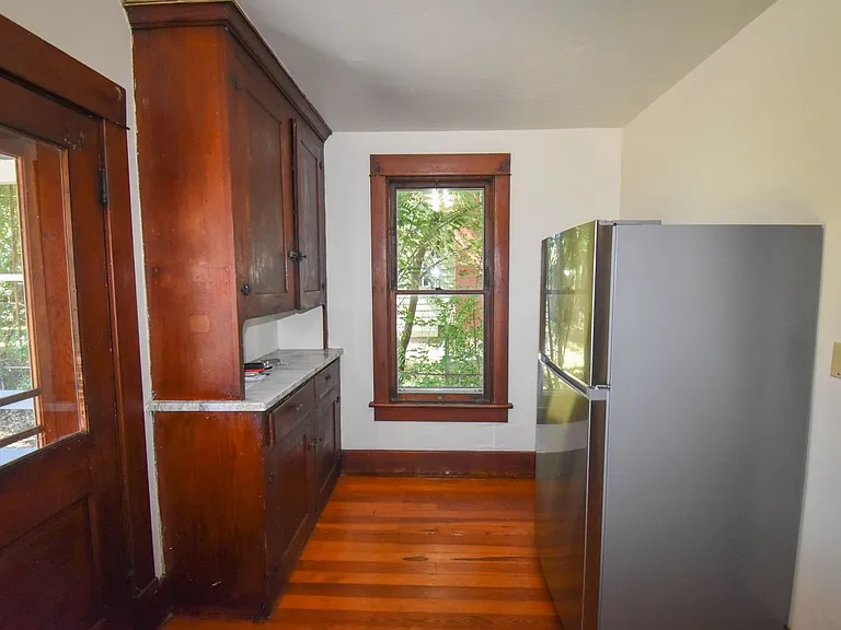 203-205 S Summit St — Photo 7