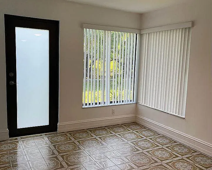 1010 NW 19th Ct — Photo 9