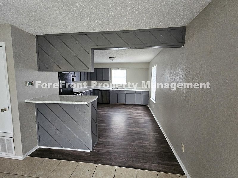 1st image of 105 Smith Ln #G