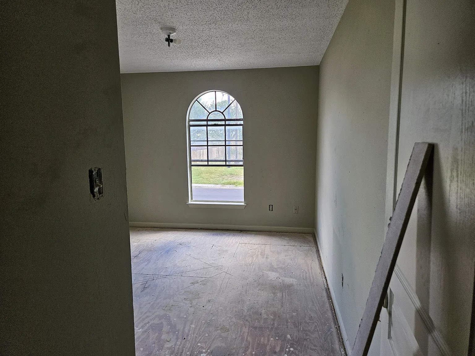 4 bed, 2.5 bath, 1475 sqft, $1,395 — Photo 3