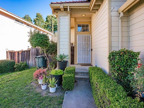 3rd image of 861 Knights Cir