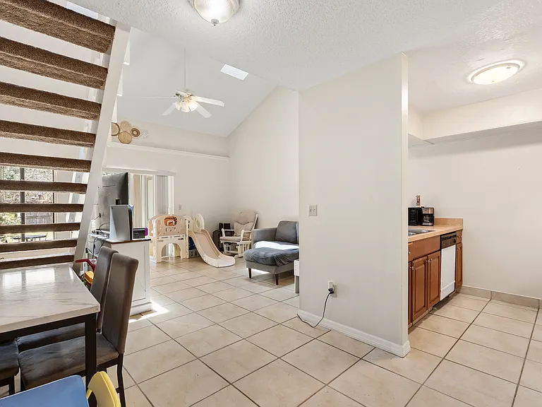 12250 Huntsman Ln — Photo 8