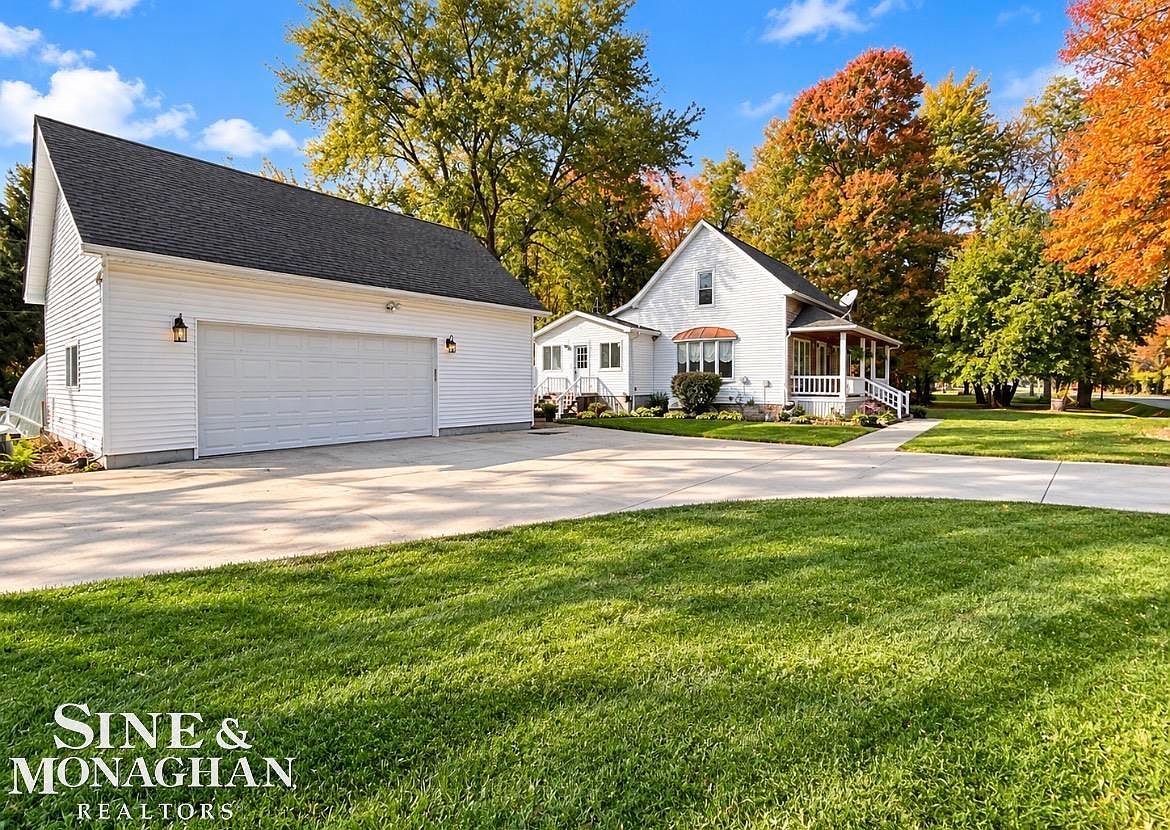 8922 Stone Rd, Algonac, MI 48001