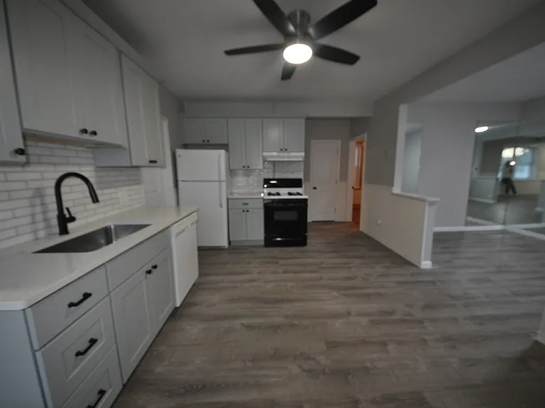 26 Johnson St #B — Photo 2