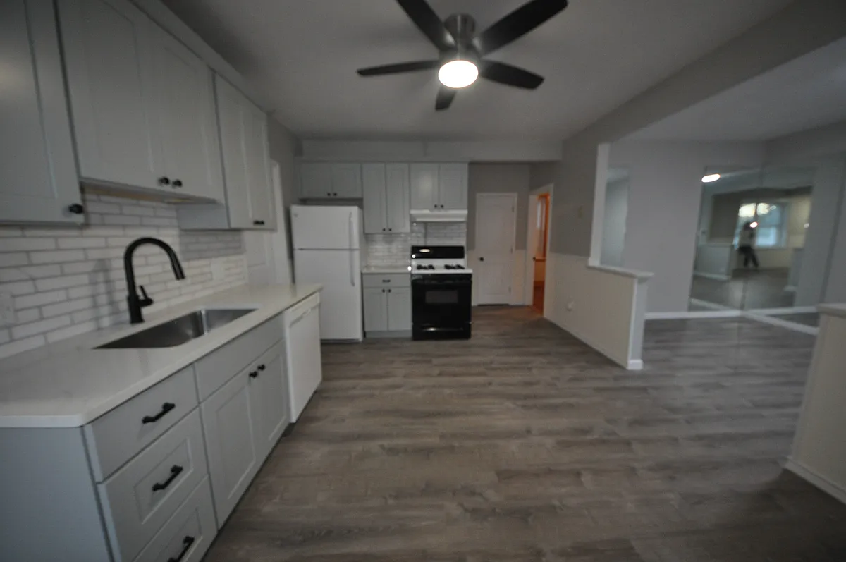 Building Photo - 26 Johnson St #B