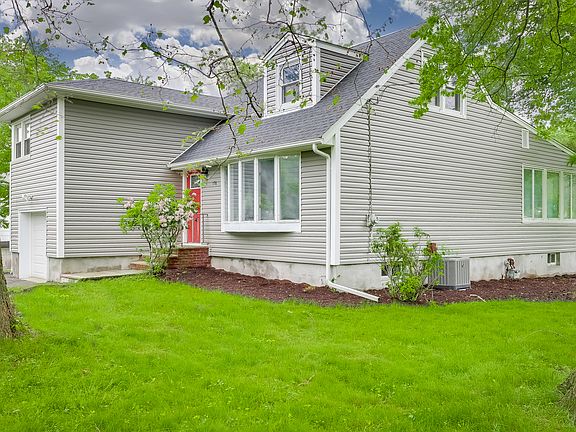 3rd image of 176 E Mary Ln