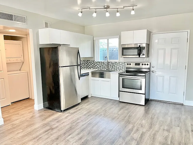 2726 E Glenrosa Ave #4 — Photo 6