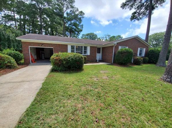 6351 Rannock Dr, Fayetteville, NC 28304