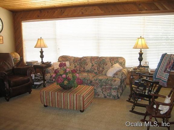 4th image of 611 SE 52nd Ct