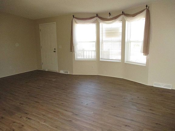3rd image of 190 Brentwood Dr #190