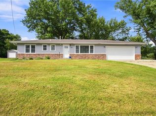 608 NE 82nd St, Kansas City, MO 64118