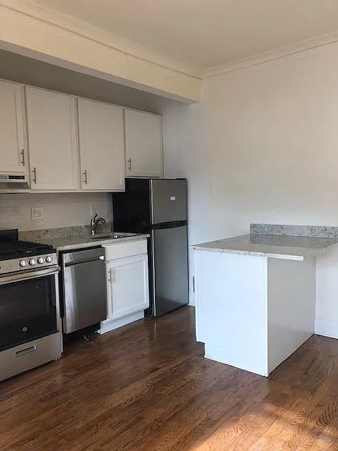 1311 Chicago Avenue Apartments — Photo 3