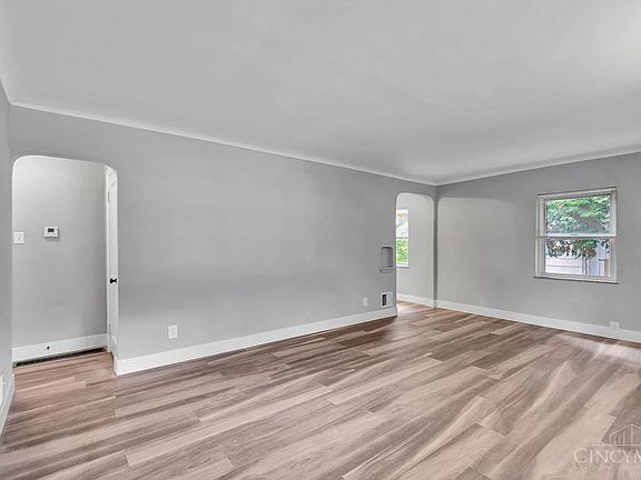 4th image of 594 Judy Ln