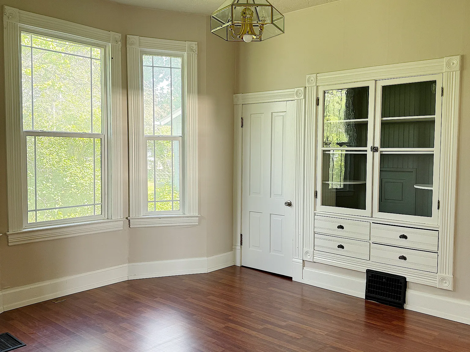 3 bed, 1.5 bath, 1645 sqft, $2,100 — Photo 2