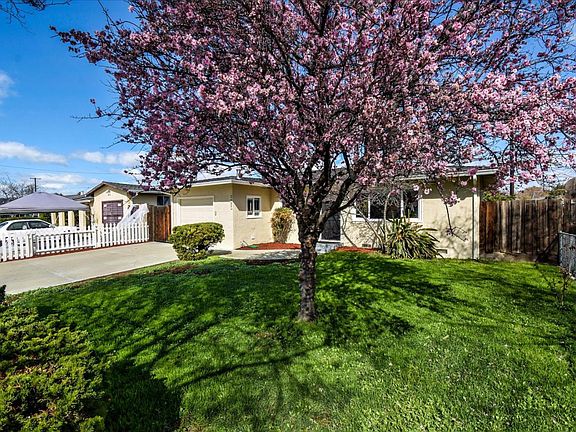 2nd image of 2457 Amethyst Dr