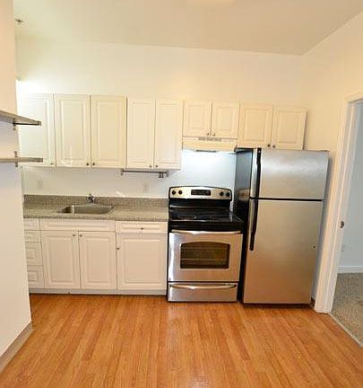 2nd image of 25 Duboce Ave #11