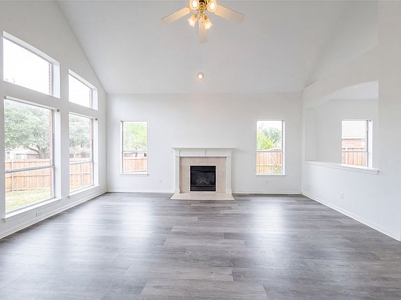 3rd image of 3853 Wintergreen Dr