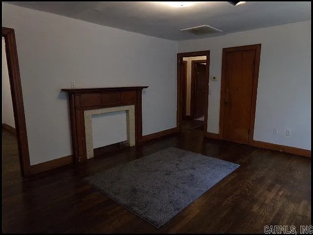 3 bed, 1.0 bath, 1028 sqft, $1,200 — Photo 2